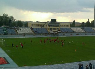 Як легкоатлети з футболістами стадіон ділили