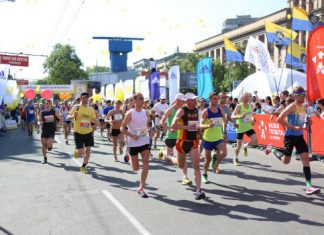 Сергій Оксенюк та Анна Пєчко виграли Дніпровський півмарафон