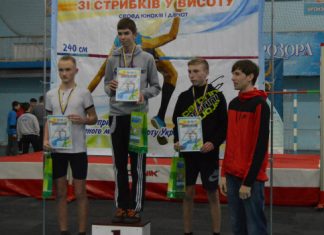 Андрій Проценко роздає нагороди