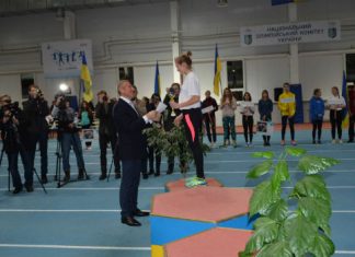 Призи від Петрова, нагороди від Бубки, потрійний від Шух