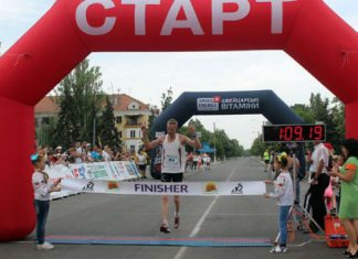 Півмарафон у Новій Каховці виграли Михайло Богданов та Тетяна Біловол