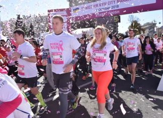 Учасники 9th Wizz Air Kyiv City Marathon зібрали кошти для боротьби проти раку молочної залози