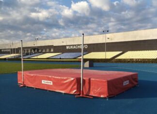 Світова легка атлетика передала Україні обладнання для стрибків