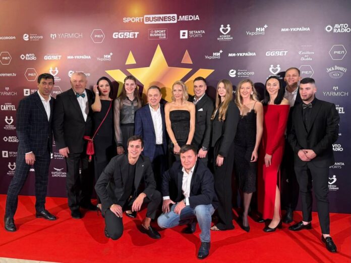 photo_5348192138996420989_y