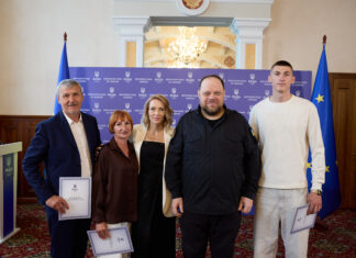 Голова Верховної Ради України Руслан Стефанчук вручив за ініціативи Ольги Саладухи парламентські подяки представникам легкоатлетичної спільноти